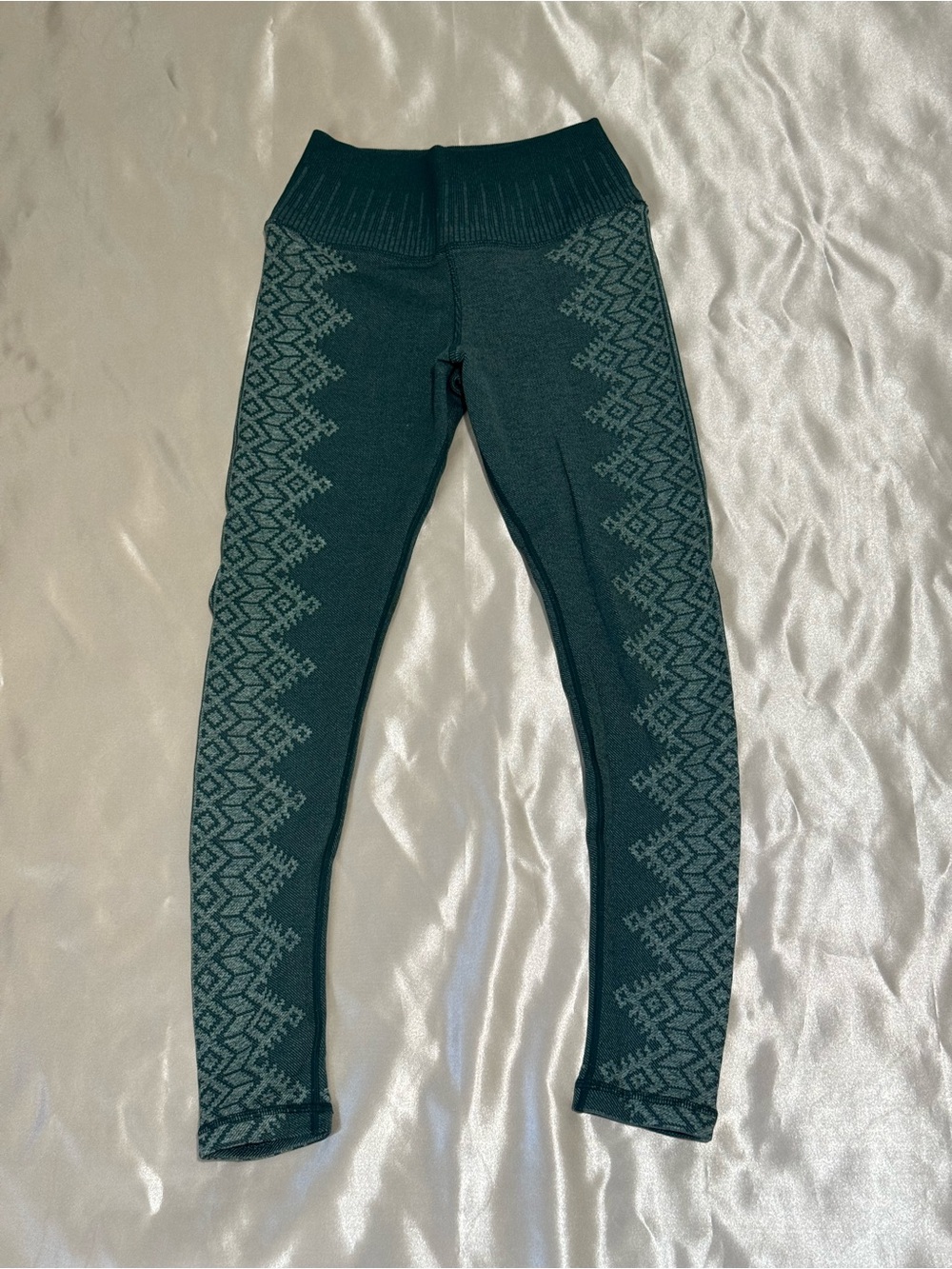 avocado Dark Teal Geometric Knit Leggings BNWOT matching top available